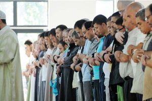 Hukum Membaca Surat Al Fatihah Dalam Shalat