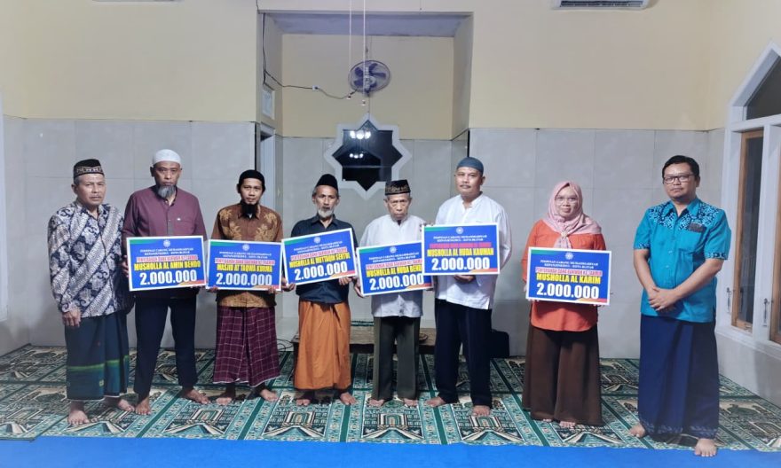 PCM Kepanjenkidul Salurkan Dana Dakwah