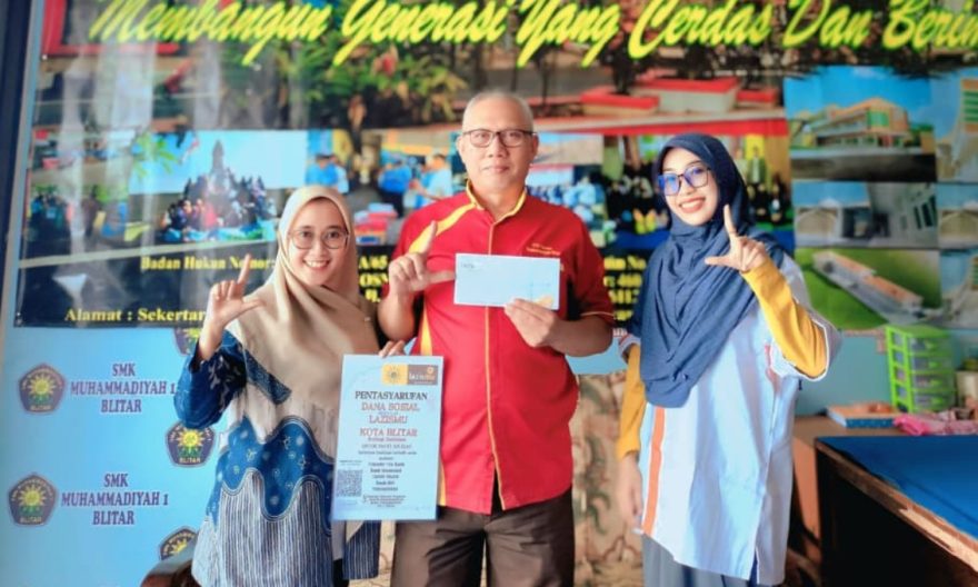 Lazismu Kota Blitar Salurkan Dana Sosial